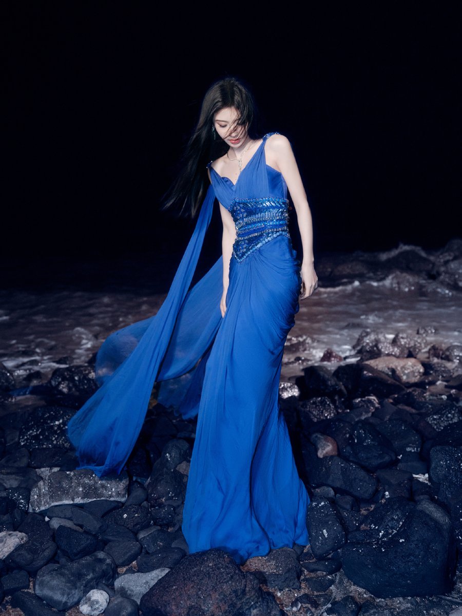 bai_lu_twh's tweet photo. #JuJingyi #KikuChan #้ ๅฉง็ฅ๐จ๐ณ๐๐๐
Ju Jingyi in her second look for 2025 Tencent Video All Star Night
#2025TencentVideoAllStarNight
#RebirthForYou
#BeautyOfResilience
#ChinesePaladin4
#InBlossom https://t.co/ZjewA17Elj