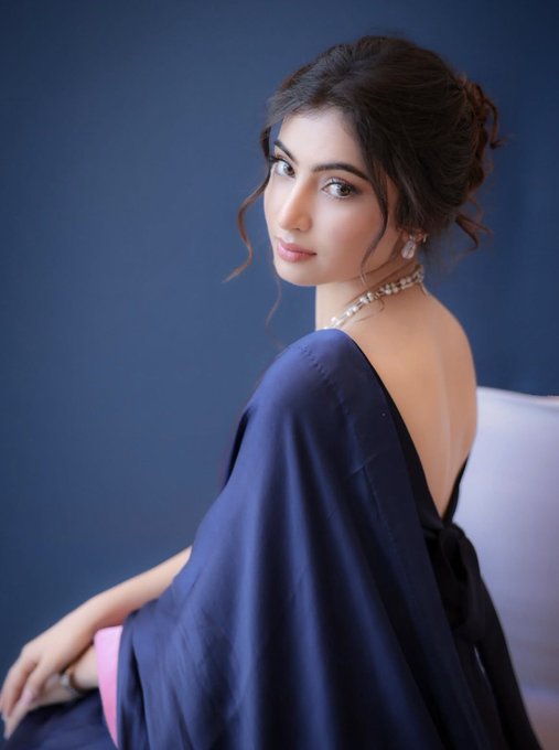 yaribollywood's tweet image. Draped in serenity, shining in blue 💙  #SaraArjun #TimelessElegance