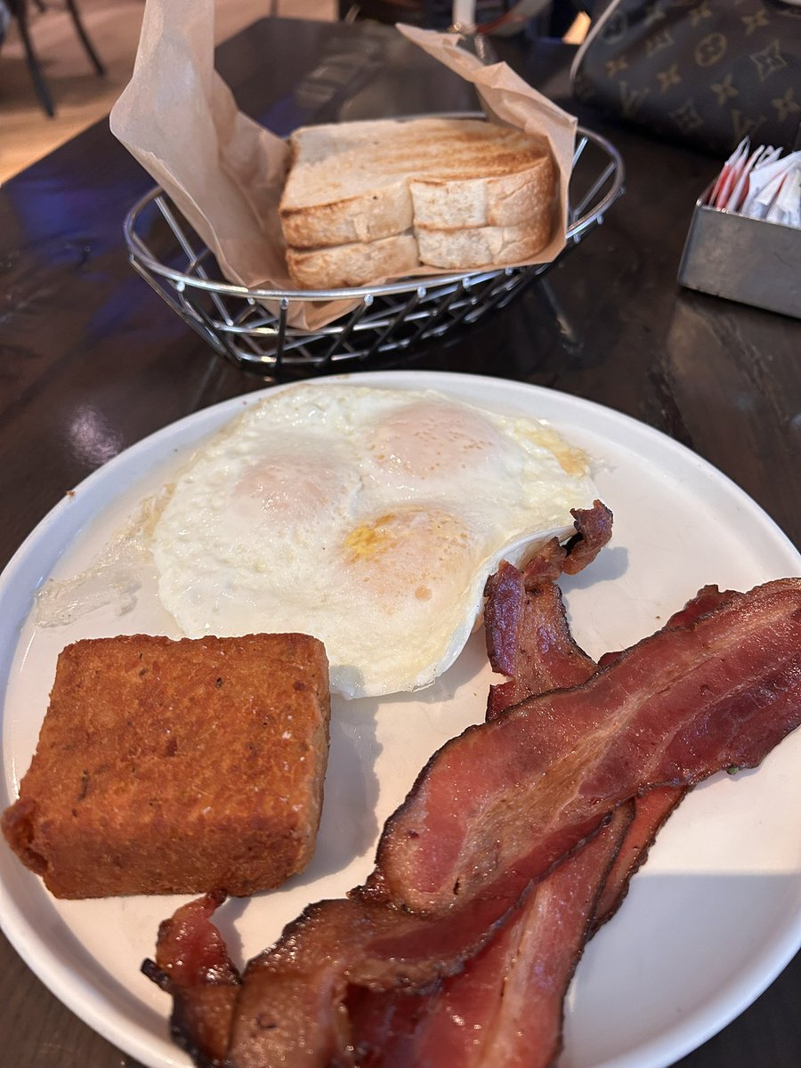 Chelsey R. tweet media