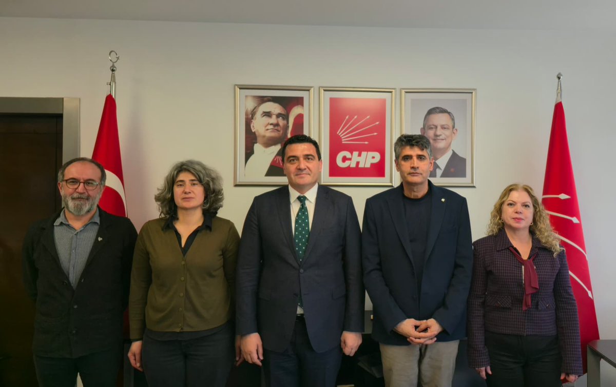 SENDİKAMIZ GENEL MERKEZ HEYETİ KAMU EMEKÇİLERİNİN SORUNLARINI KONUŞMAK ÜZERE CHP GENEL BAŞKAN YARDIMCISI ULAŞ KARASU İLE GÖRÜŞME GERÇEKLEŞTİRDİ

Sendikamız Genel Merkez yöneticileri ve avukatından oluşan heyet, kamu emekçilerinin yaşadığı sorunları ve talepleri iletmek üzere CHP