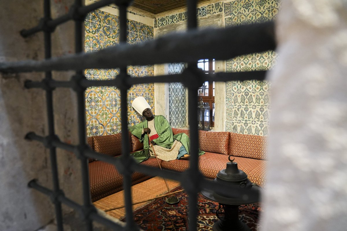 eunuchboys's tweet photo. Wax figures of a black eunuch in the restored Karaağalar Ward of Topkapı Palace 🌺 https://t.co/z8pUJMfD1V