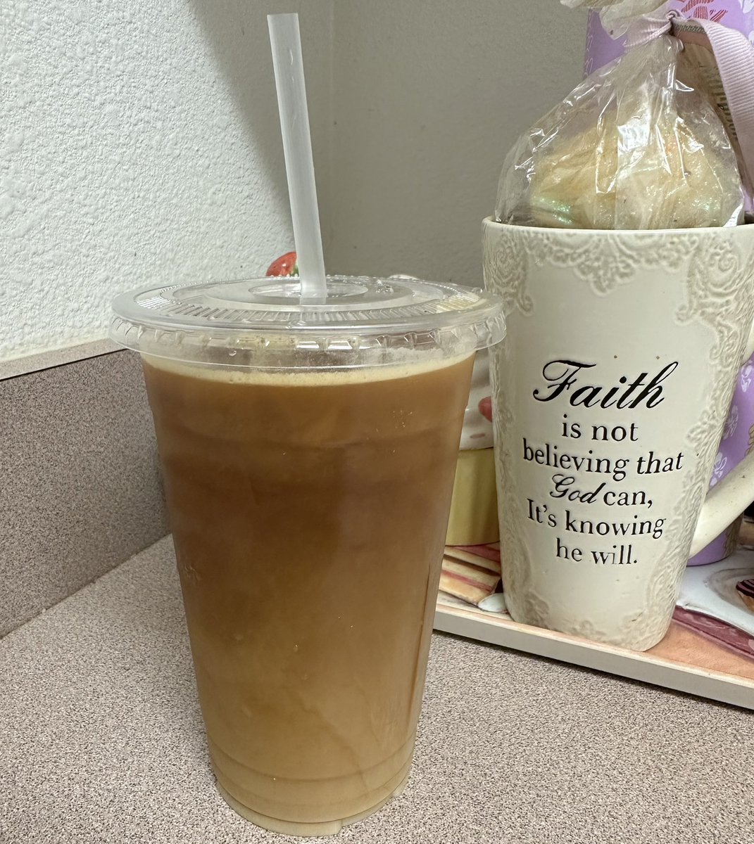 DaniHealz333's tweet image. ✨🥰🥰🥰✨Sugar free caramel vanilla iced coffee. Making iced coffee at home is such a game changer &amp;amp; way more affordable. I purchased some silicone ice cube trays that comes with lids &amp;amp; it’s the perfect sized ice cubes. Happiness in a Cup! #coffee #icedcoffee #happiness