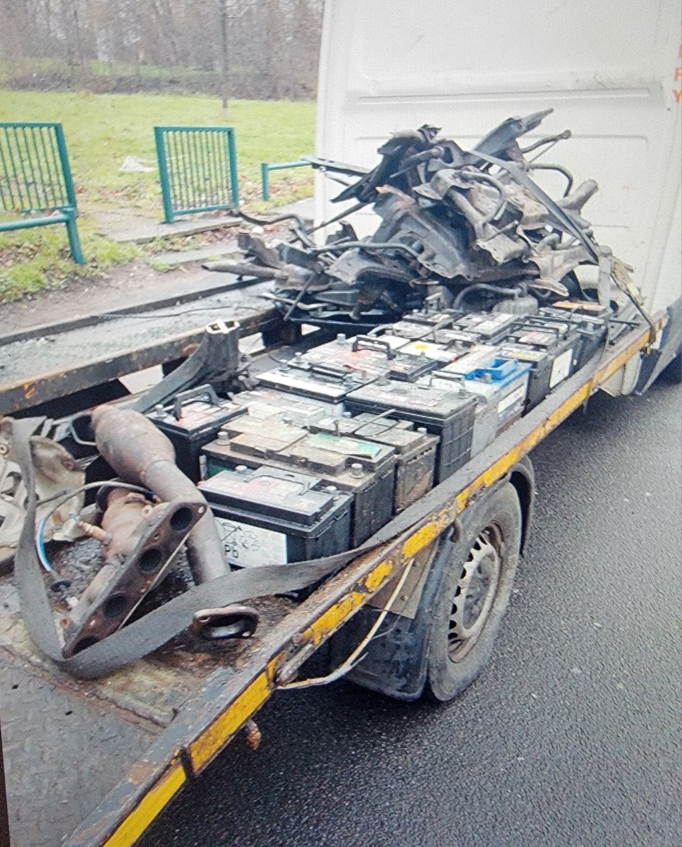 Trafficwmp's tweet image. The #commercialvehicle campaign continues &amp;amp; the driver of this vehicle believed it perfectly acceptable to transport all of these batteries without securing the load properly! A truly #shocking decision but don't worry we have #charged the driver🤨 
#RHPT 
#Roadsafety
