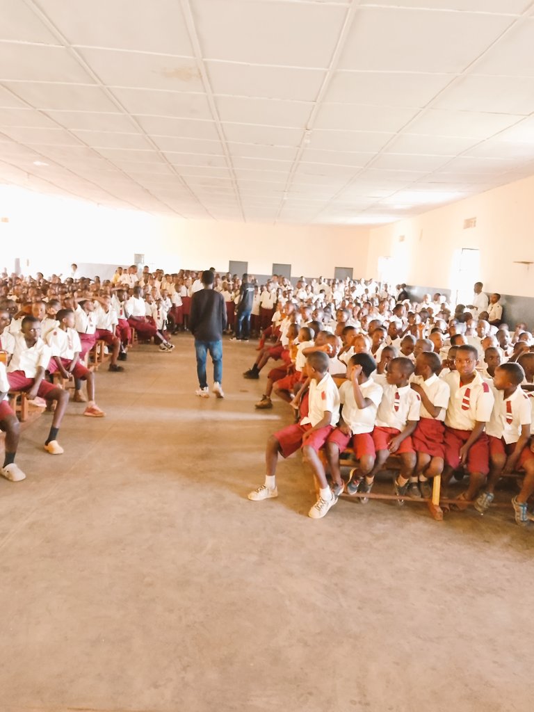UREnvironmental's tweet photo. #Wetlands, Uyu munsi mukigo cya #IkibondoPrimaryschool cyo muri @Huye twahagiriye ikiganiro n'abanyeshuri ndetse n'abarezi cyerekeye kukwita kubishanga ndetse no kubibyaza umusaruro muburyo bunoze ngo dukomeze kugira #ibishanga bitunganye Kandi bitekanye @Rwandawetlands https://t.co/3oWAB2Lo7g