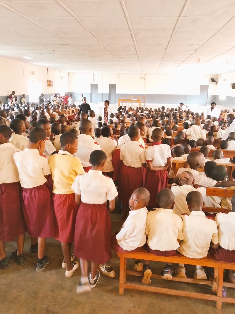 UREnvironmental's tweet photo. #Wetlands, Uyu munsi mukigo cya #IkibondoPrimaryschool cyo muri @Huye twahagiriye ikiganiro n'abanyeshuri ndetse n'abarezi cyerekeye kukwita kubishanga ndetse no kubibyaza umusaruro muburyo bunoze ngo dukomeze kugira #ibishanga bitunganye Kandi bitekanye @Rwandawetlands https://t.co/3oWAB2Lo7g