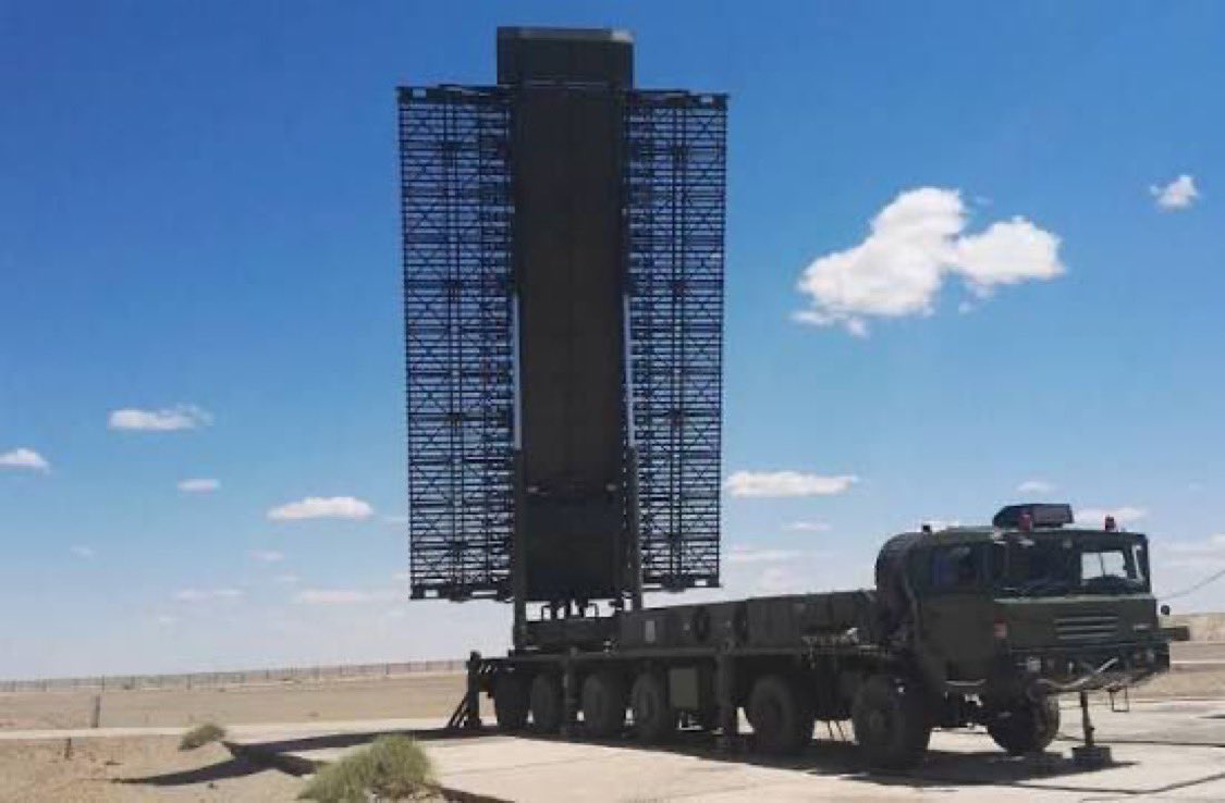 NihatTopalakci's tweet image. 🚨 🇨🇳 🇮🇷 Çin'in, İran'a ilk kez YLC-8B stratejik radar sistemlerini tedarik ettiği söyleniyor.

Bu radarlar, ABD'nin B-2 Spirit hayalet bombardıman uçaklarını tespit etmek için tasarlanmıştı.
Bu, Pekin'in Tahran'a bugüne kadarki en kritik askeri desteği olarak kabul ediliyor.