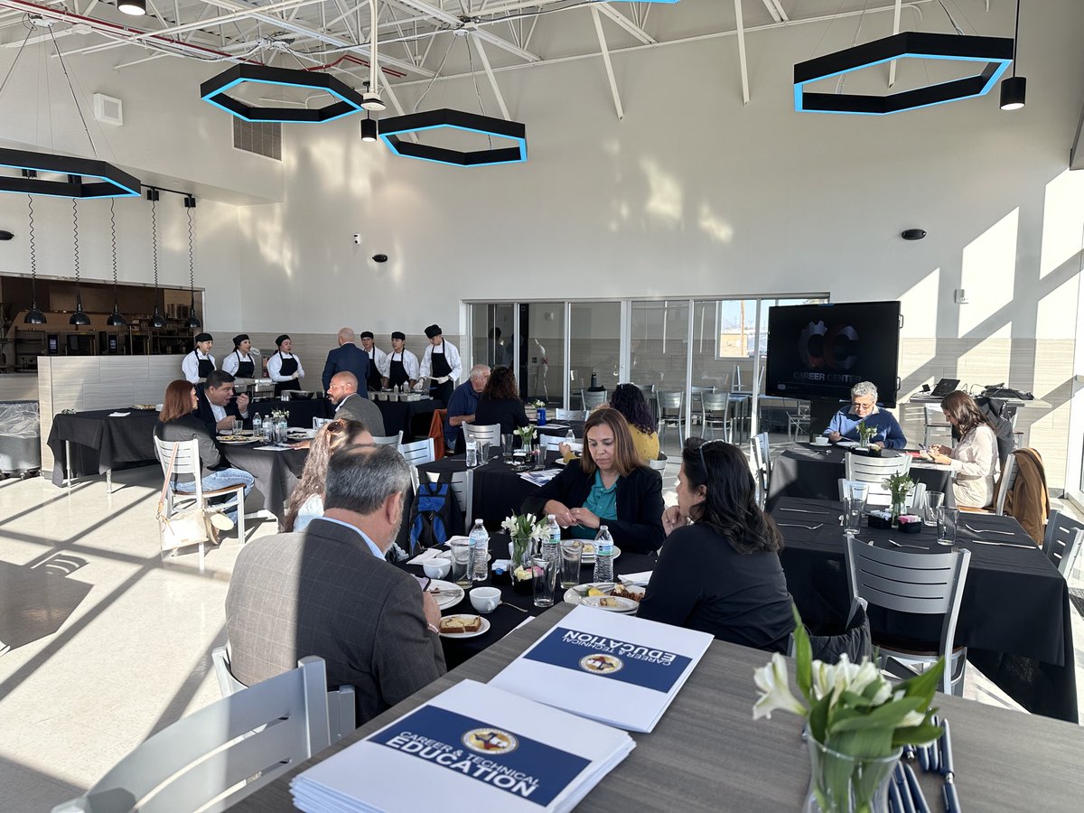 CDeLaO_CTE's tweet image. Thank you, El Paso Assoc. of Contractors for hosting your meeting @OurCareerCenter today @YsletaISD. Excited to #Partner on #WorkBasedLearning initiatives that will strengthen our workforce.
@YsletaISDCTE @BrendaChR1 
@ACTEpolicy @texascte @ElPasoTXGov