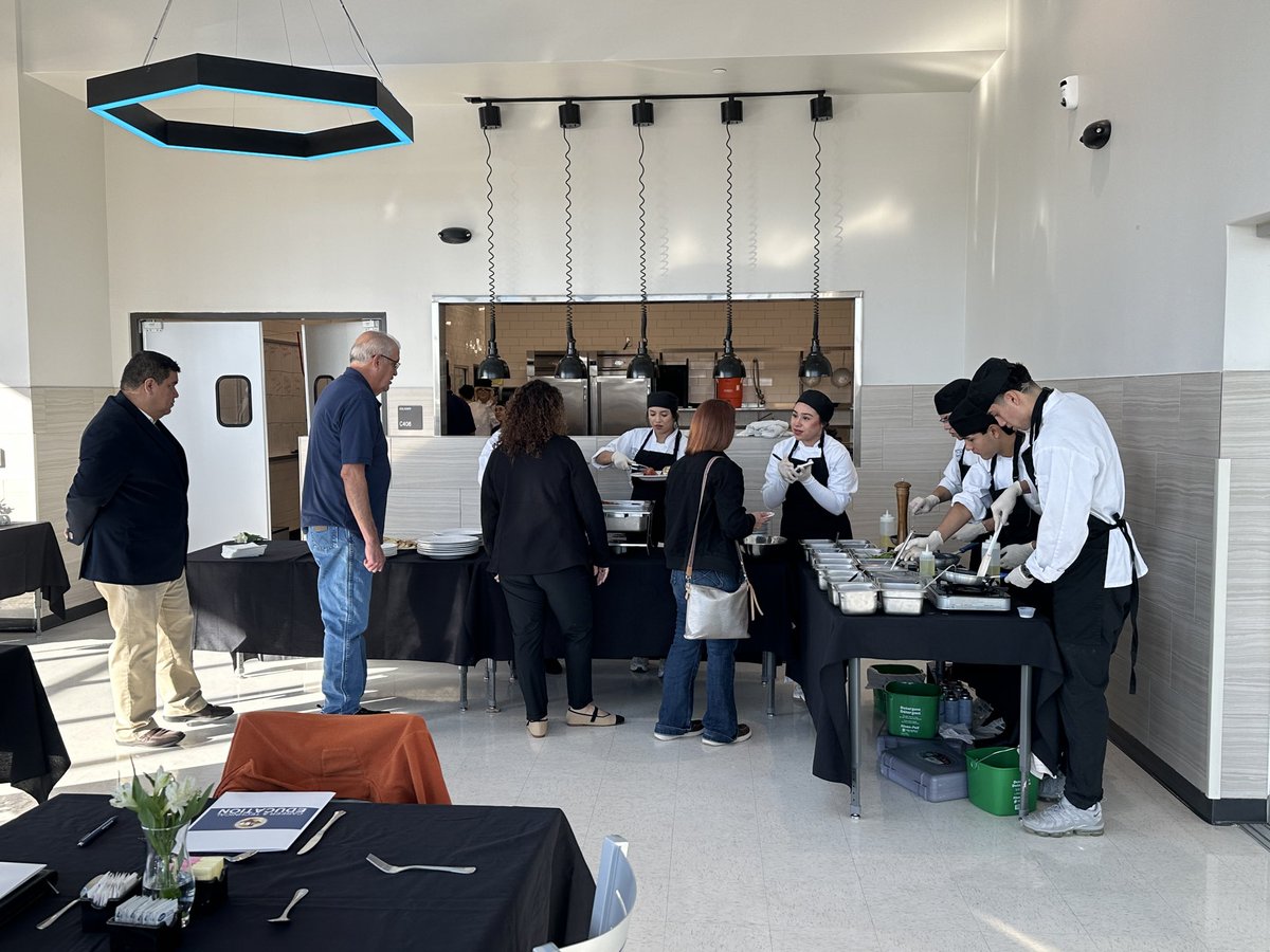 CDeLaO_CTE's tweet image. Thank you, El Paso Assoc. of Contractors for hosting your meeting @OurCareerCenter today @YsletaISD. Excited to #Partner on #WorkBasedLearning initiatives that will strengthen our workforce.
@YsletaISDCTE @BrendaChR1 
@ACTEpolicy @texascte @ElPasoTXGov