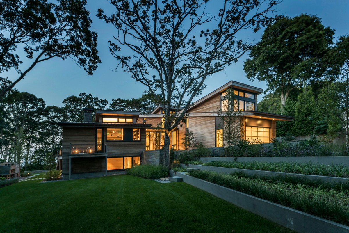 capeassociates's tweet image. A space made for long dinners, real conversations, and moments that last a little longer than planned. Natural materials, thoughtful design, and craftsmanship you can feel—this is how Cape living comes together.

#CapeAssociates #CapeCodHomes #CapeCodLiving 
 #CustomHomeBuilder