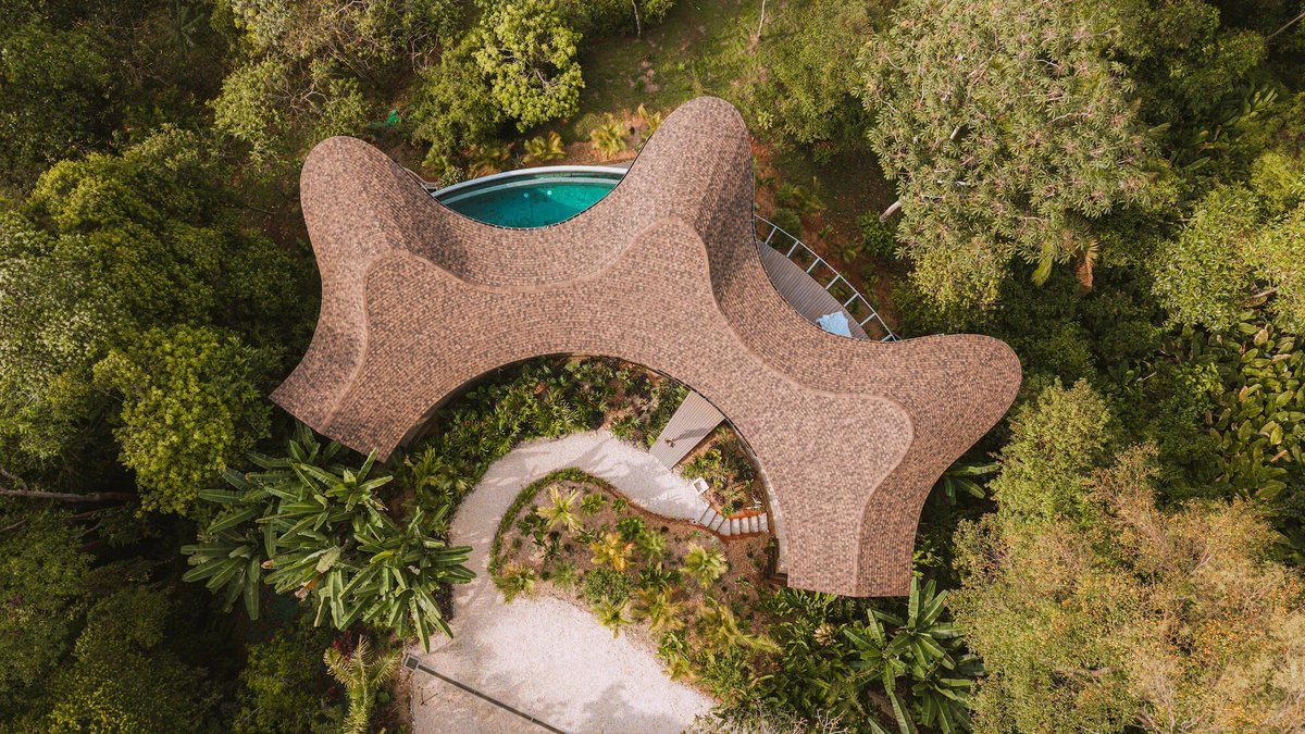 Archello's tweet photo. Ojo de Nila, by @StudioSaxe, is a bioclimatic coastal home shaped by wind, shade, and terrain.
https://t.co/Hkukj5JqTc
#BioclimaticDesign #LightweightStructure #PassiveArchitecture https://t.co/aydO7MNiHK
