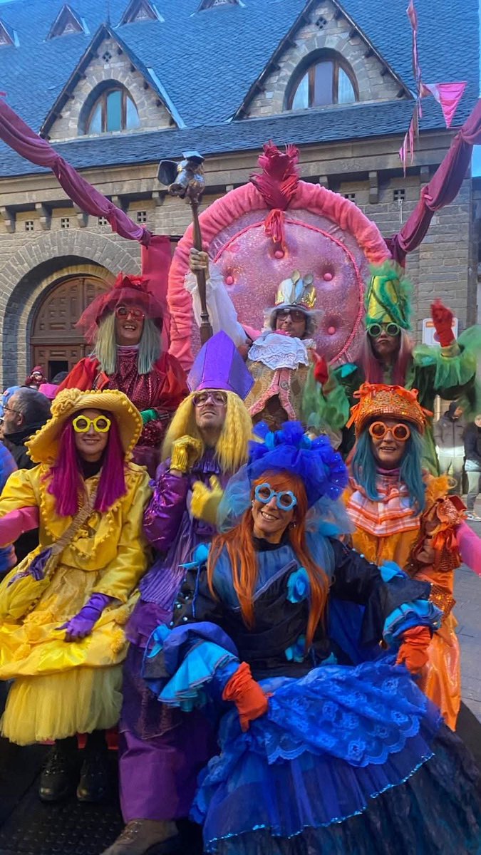 laveudesantjoan's tweet photo. 🐷Des de dissabte i fins al 15 de febrer, Ribes de Freser celebrarà el Carnestoltes de Santa Truja. Entre els actes més destacats hi ha la inauguració del monument de diumenge, que fa una sàtira política irreverent de l'actualitat. 

📻 https://t.co/yAmbjoRlJM https://t.co/hHrVCFQefz