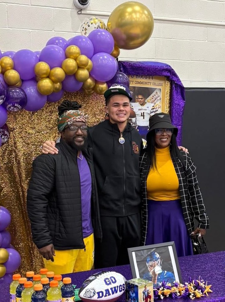 EneroGilberto's tweet photo. Congratulations @TJHocutt2026 Next Level Unlocked. KEEP PUSHIN 💜💛 I’m so proud of you!! #zerobalance https://t.co/0KRgSxpc4R