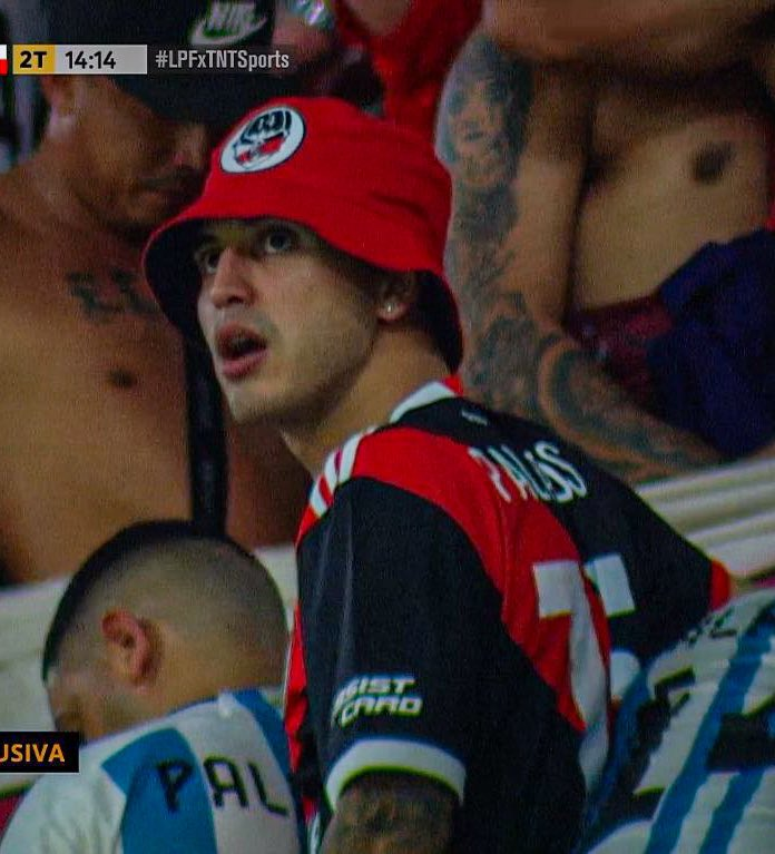 El verdadero jugador-hincha.

Volve pala, esta es tu casa.