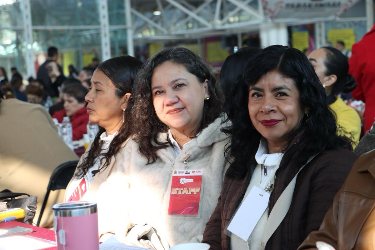 SEducacionVer's tweet photo. 👥 📘 Más de mil 200 supervisores escolares y jefes de sector del sistema estatal y federal compartieron experiencias en la Segunda Reunión Estatal del Programa “POR TI”, que durante dos días se realizó en Xalapa.

Con educación hay transformación, justicia social y desarrollo📚. https://t.co/zqCBQ38WZH