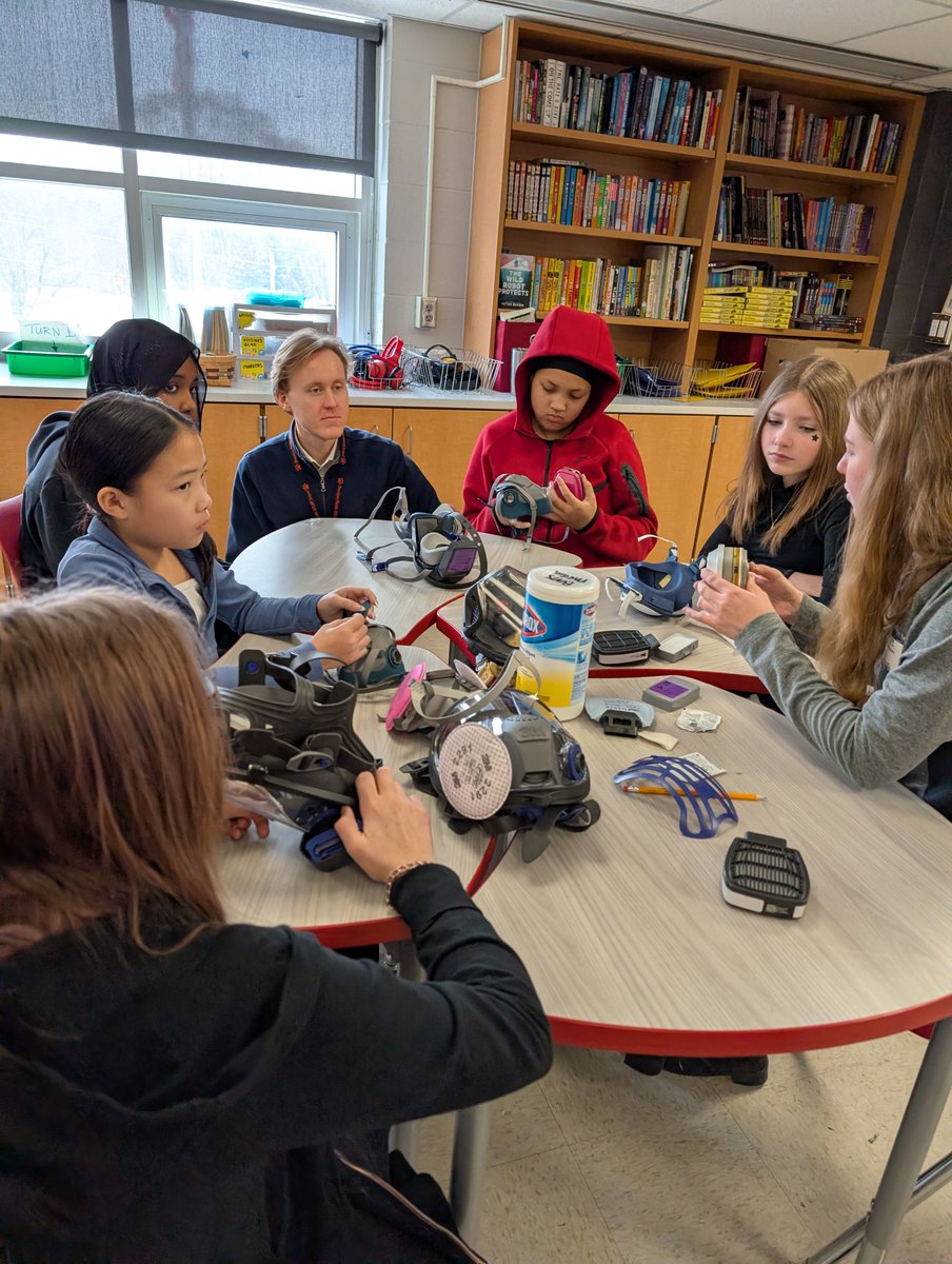 bmssteam's tweet image. We welcomed engineers from 3M who spent time with students sharing their engineering pathways and careers at 3M! Students enjoyed the hands-on experience and getting to see and explore real products the engineers work with every day.  #engineeringinaction #STEMCareers