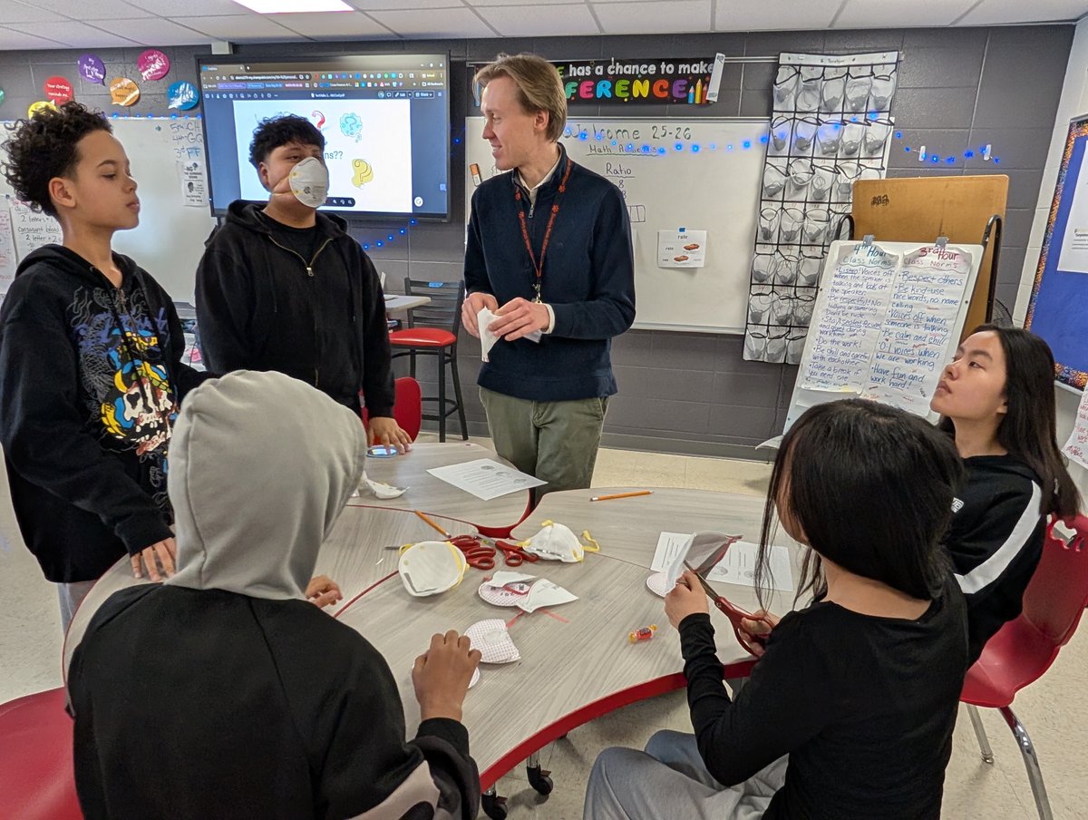 bmssteam's tweet image. We welcomed engineers from 3M who spent time with students sharing their engineering pathways and careers at 3M! Students enjoyed the hands-on experience and getting to see and explore real products the engineers work with every day.  #engineeringinaction #STEMCareers
