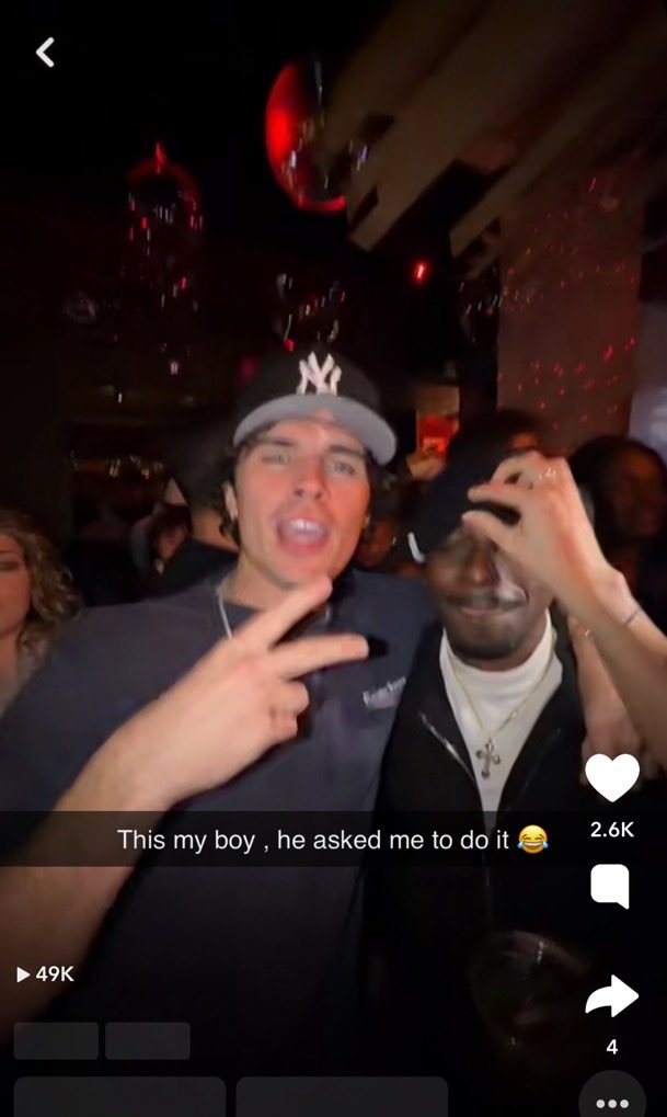 rach_6977's tweet image. what are the chances yo LMAOOO