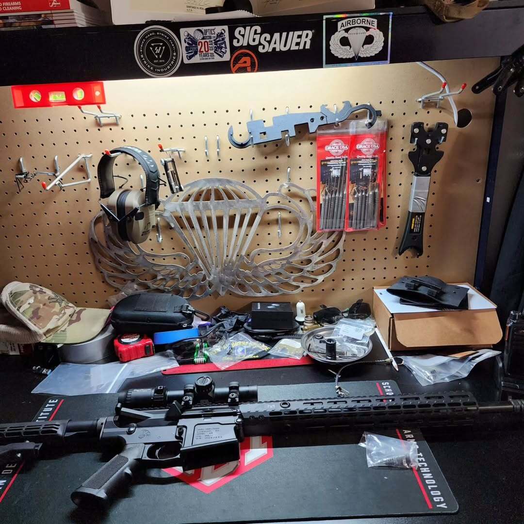 Happy Workbench Wednesday! What's on your bench? #WorkBenchWedneday
📸: (IG) teamroomsolutions