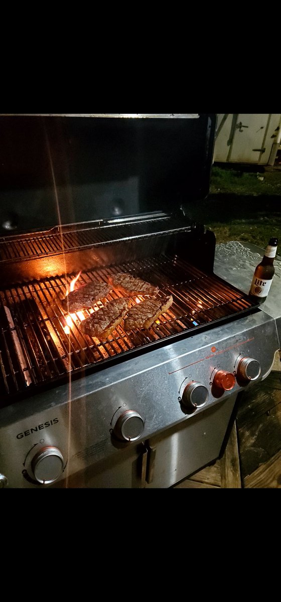 rodthebod007's tweet photo. All right y'all I want to see the pictures of them grills what you cooking https://t.co/B4oc34z8UW