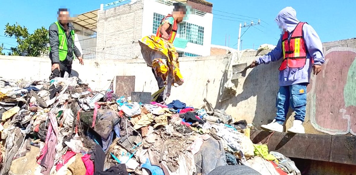 PrevencionNeza's tweet image. #Trabajo Comunitario | La Dirección de Prevención del Delito, Justicia Cívica  y áreas municipales 🏛️ realizaron limpieza y recuperación de espacios con apoyo de infractores, promoviendo entornos más limpios  y seguros.

m.facebook.com/story.php?stor…

 #PorAmorANeza