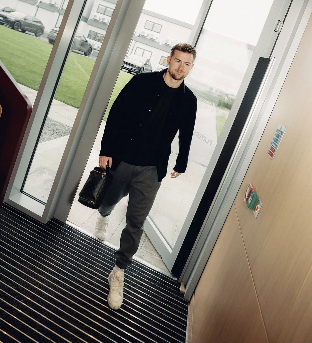 Mata in the building 👊