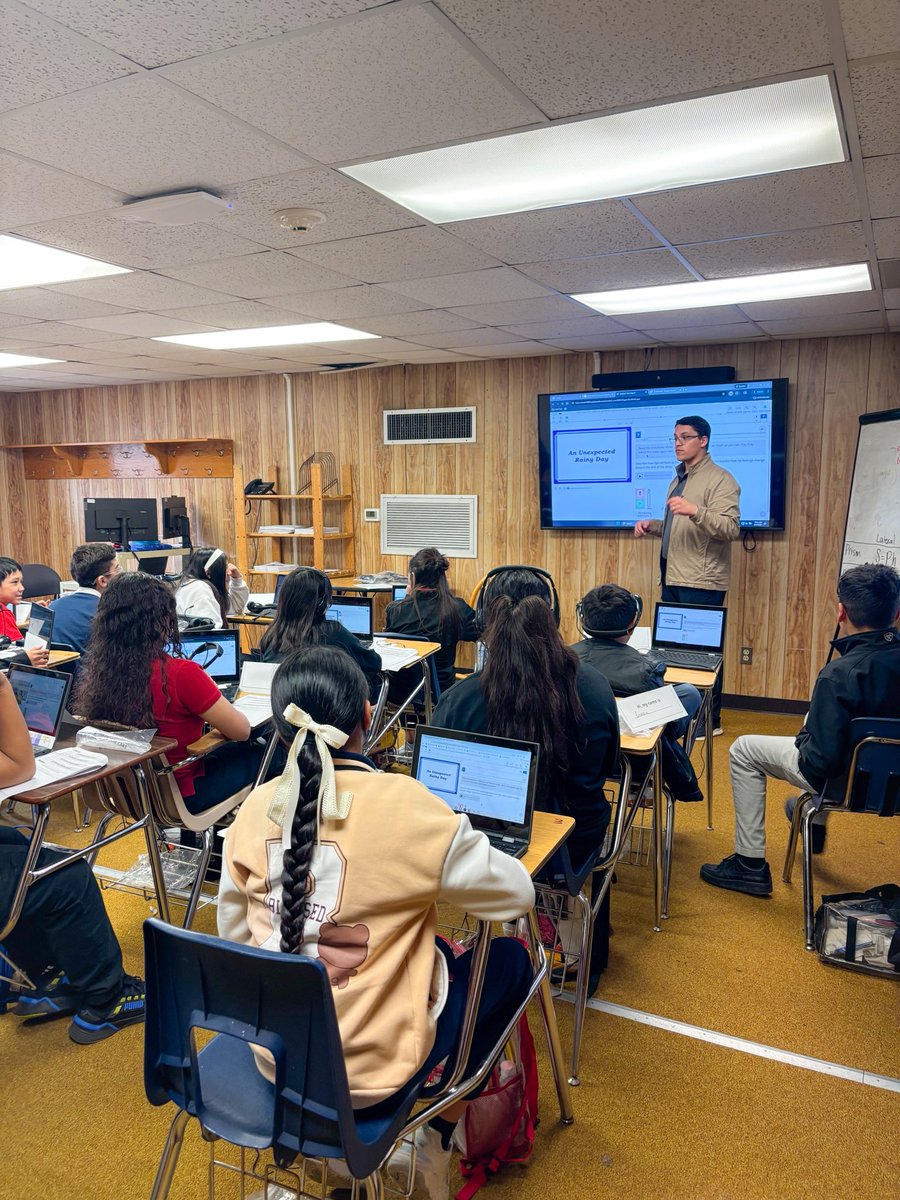 ac_cristales's tweet photo. Supporting amazing Emergent Bilingual students at @OBanion_Bisons with personalized tutoring as they build confidence to master TELPAS!

#StudentSuccess #MultilingualLearners #StudentSupport #EBStrong https://t.co/MrEyDnJZGm
