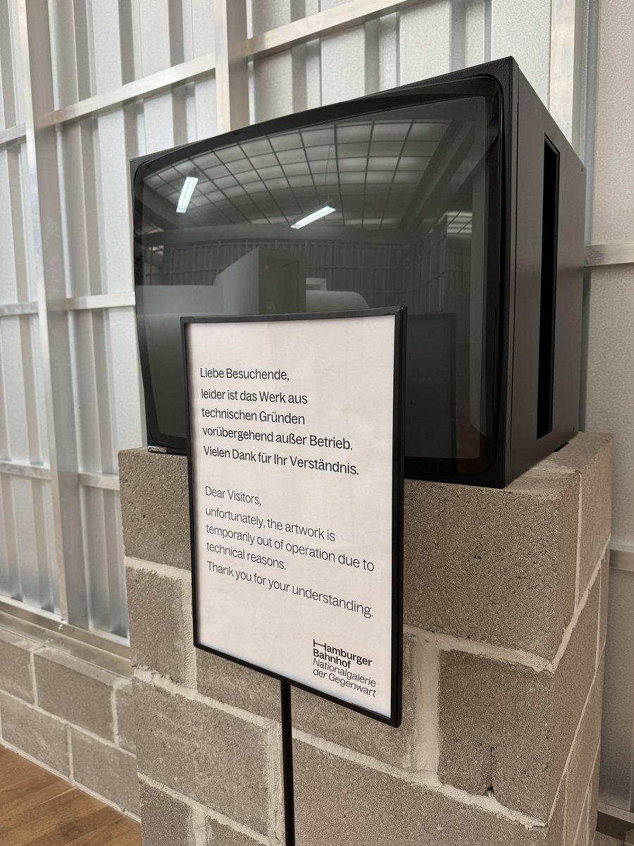 An artist who passed away a long time ago had an interesting installation at Hamburger Bahnhof in Berlin. 

Seeing this sign about the artwork being off display due to technical reasons struck a nerve 

The museum should have a media arts conservator.. 

Now how does this happen?