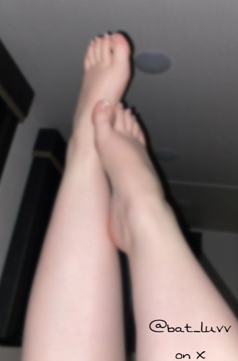 bat_luvv's tweet photo. what would you do with a girl like me ~? :3
.
.
#nails #feet #feetworshi̇p #NSFW #nsfwtwt #nsfwtwtًً #pink #contentcreators #footfetısh https://t.co/R3FjIuh86f