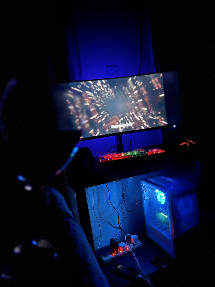 j4ffrey's tweet photo. The owner.                   The Setup https://t.co/BAeIzzbMv9