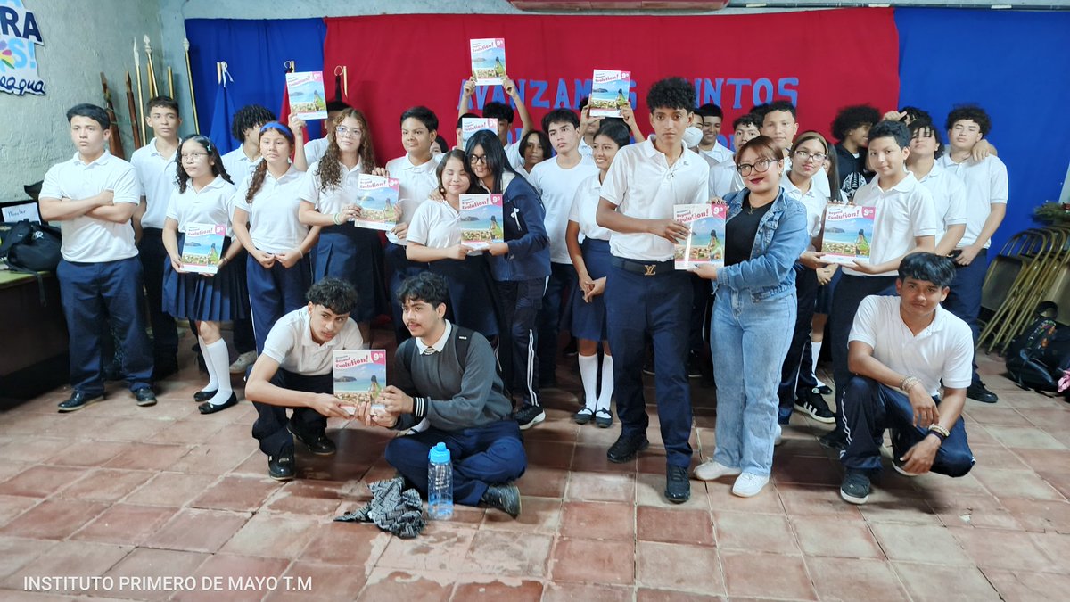 Distribución nacional de libros de inglés para estudiantes de Noveno Grado.