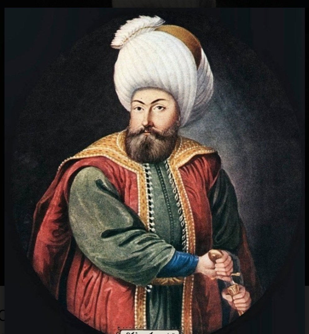 623 yıl üç kıtaya hükmeden bir imparatorluğun kurucusu Osman Gazi,
neden hâlâ resmî bir devlet töreniyle anılmıyor?
Tarihte iz bırakan devletler, kurucularını unutarak değil;
onları hakkıyla anarak büyür.
Osman Gazi’yi anmak geçmişe takılmak değil,
tarihle barışık, özgüvenli bir