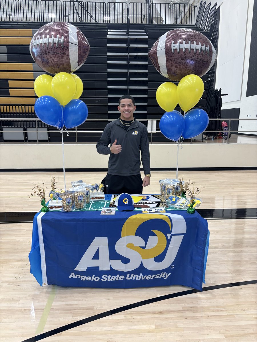 EMHS_KNIGHTFB's tweet photo. Congratulations to Justin Fox - signing today to become an Angelo State Ram!! @justinnfoxx @AngeloStateFB https://t.co/nDT8SfrKSN