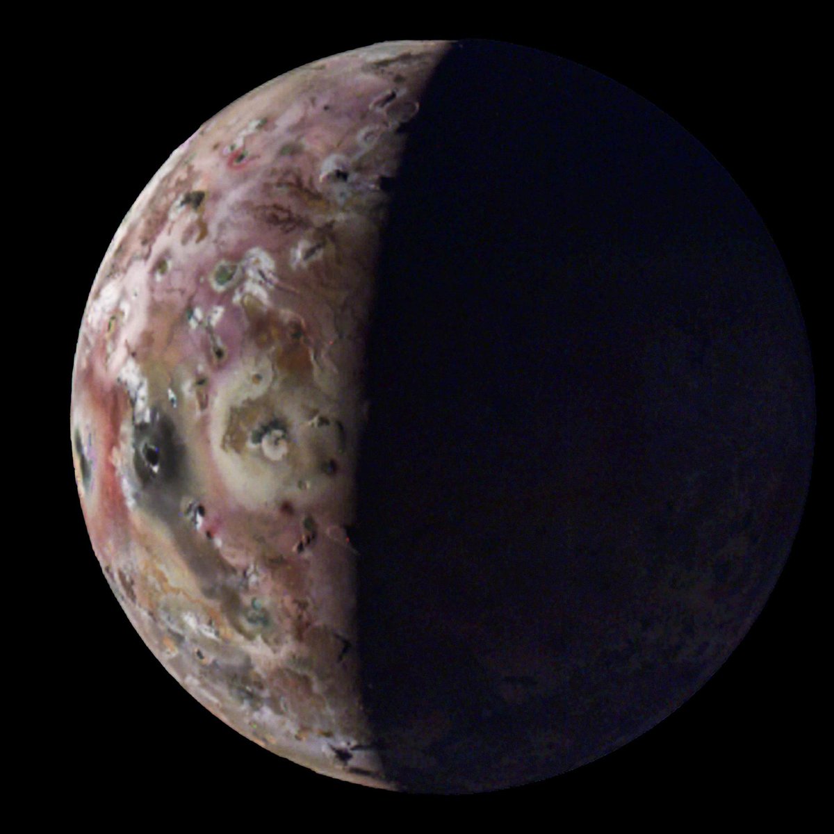 NASASolarSystem's tweet photo. Our #JunoMission observed a powerful and extensive volcanic eruption on Jupiter's moon Io. The event is the most energetic ever detected outside Earth and revealed the existence of vast, interconnected magma systems beneath the surface. https://t.co/WsbymycaZm https://t.co/NEly82MXCW