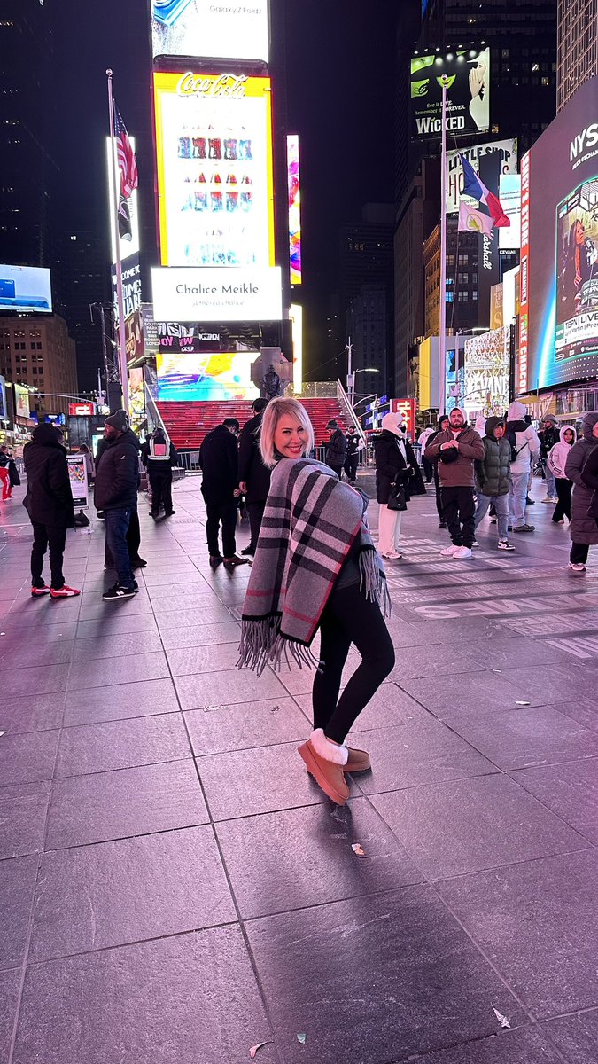Terliklerimle New York. New york özetim. İstanbul ! Sana aşığım😘