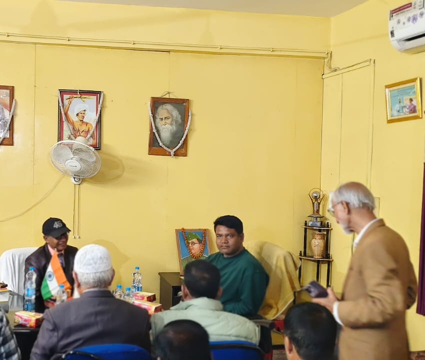 AlokSorenJMM's tweet photo. आज रानीश्वर स्थित मयूराक्षी ग्रामीण डिग्री कॉलेज पहुँचा।

इस अवसर पर विद्यार्थियों के भविष्य, उच्च शिक्षा की गुणवत्ता, कॉलेज से जुड़े विभिन्न महत्वपूर्ण विषयों और ग्रामीण क्षेत्र में शिक्षा को और मजबूत बनाने जैसे महत्वपूर्ण विषयों पर चर्चा हुई।
मेरा दृढ़ विश्वास है कि मजबूत शिक्षा व्यवस्था ही सशक्त समाज और उज्ज्वल झारखंड की नींव रखती है।

आप सभी का स्नेह, सहयोग और विश्वास मुझे जनसेवा और शिक्षा के क्षेत्र में और बेहतर कार्य करने की प्रेरणा देता है। शिक्षा, संवेदना और संकल्प के साथ हम सब मिलकर आगे बढ़ते रहेंगे।
@HemantSorenJMM 
@JmmJharkhand