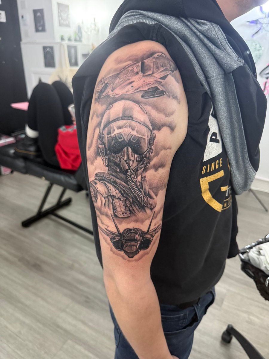 rob_aviator's tweet photo. Just because they’re cool…. #f35 #tattoo #militaryaviation https://t.co/bwuSQAzAP4