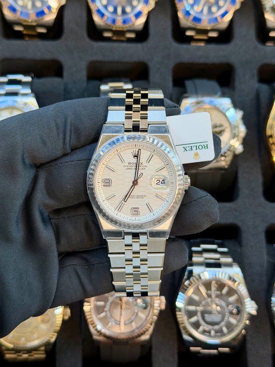 SolanaLake's tweet photo. These will catch on

Be early 

2025 Rolex Land Dweller 

DM https://t.co/AOYRW9WAuU