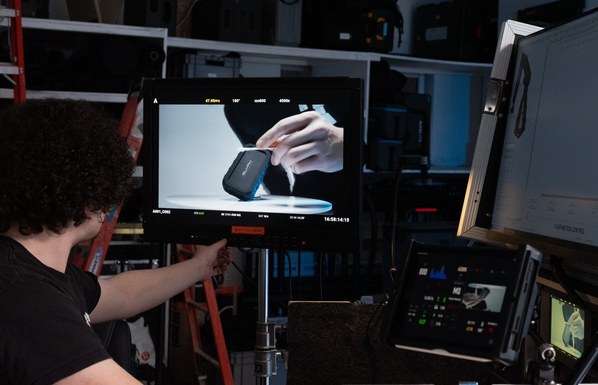 Stop lying to yourself: "fixing it in post" is a trap. Spend 30s with a cotton swab now or 3 hours masking later. Clean the subject, save your sanity, and roll.