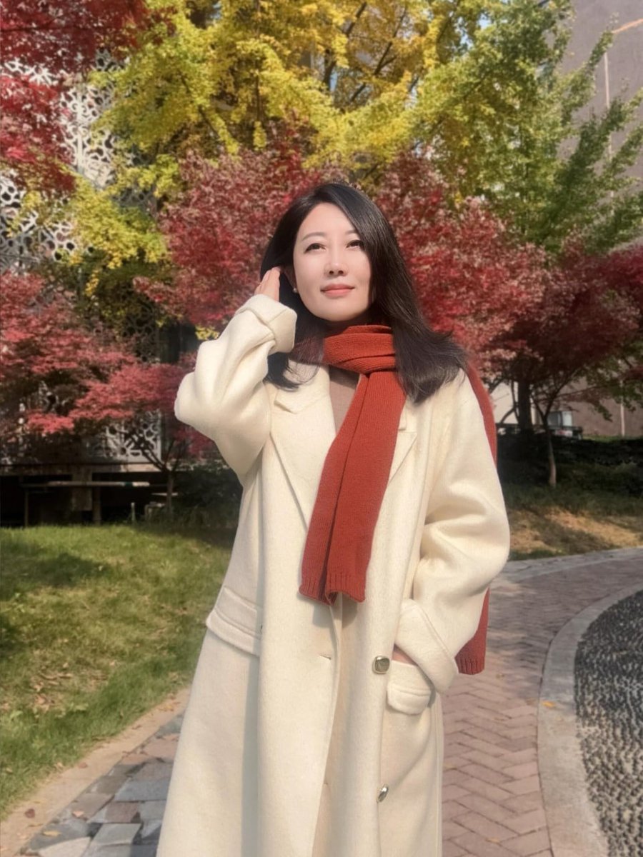 嗨，陌生人   
雖然跟你不認識   
但可以留一句「加油」給我嗎？
讓我還有力氣繼續撐下去   
搞得我快崩潰了...
#國文老師
#短期兼職 https://t.co/iR6NiFILdd