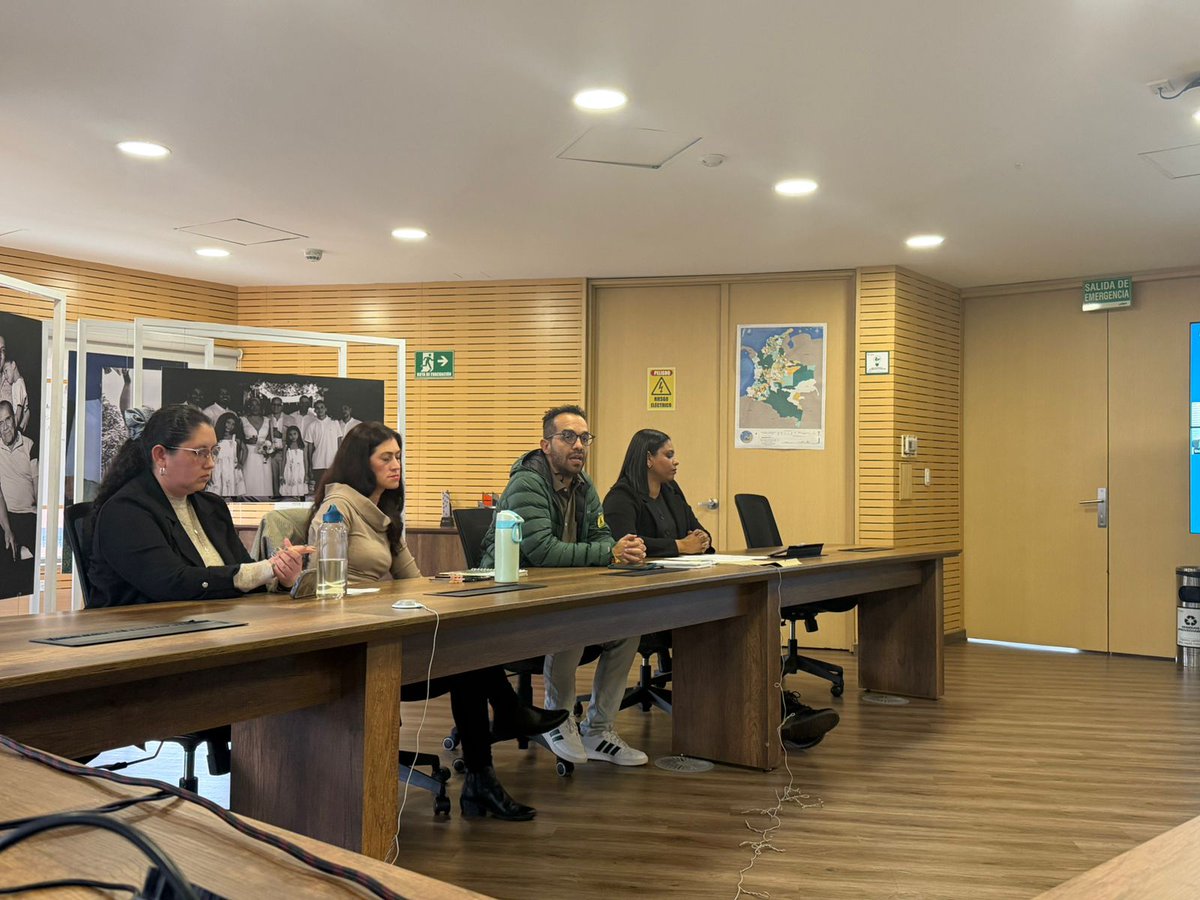 #AEstaHora la #URT socializa la ruta de atención para restablecer los derechos sobre sus tierras a víctimas de despojo y abandono forzado de tierras a los delegados de entidades del  orden nacional y regional convocadas por <a href="/MinInterior/">MinInterior Colombia</a> para hacer el Reporte Unificado del Sistema