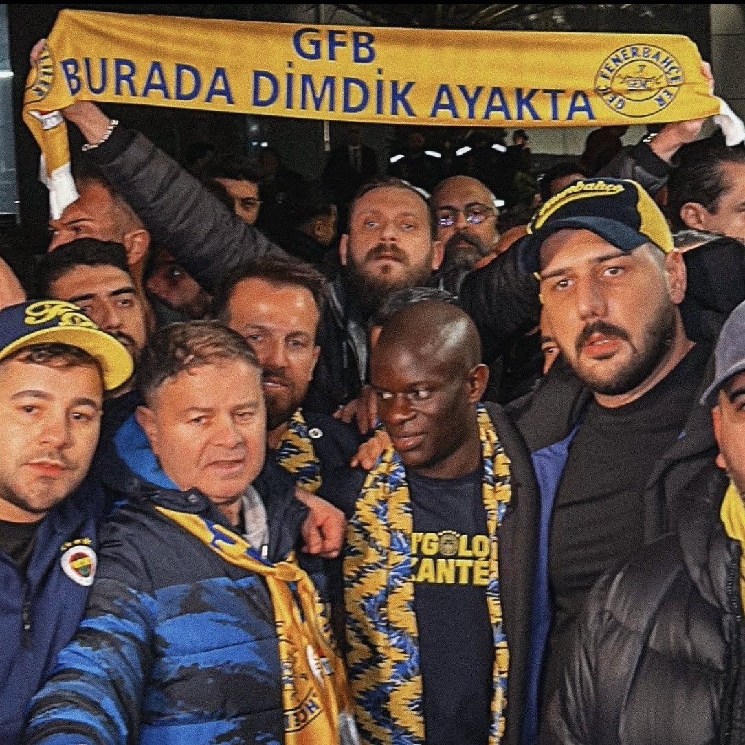 Ngolo Kante, Fenerbahçe taraftarıyla.