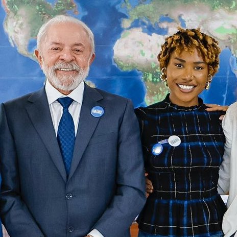bchartsnet's tweet image. 🇧🇷 Ebony e o Presidente Lula na assinatura do Pacto dos Três Poderes contra o Feminicídio.