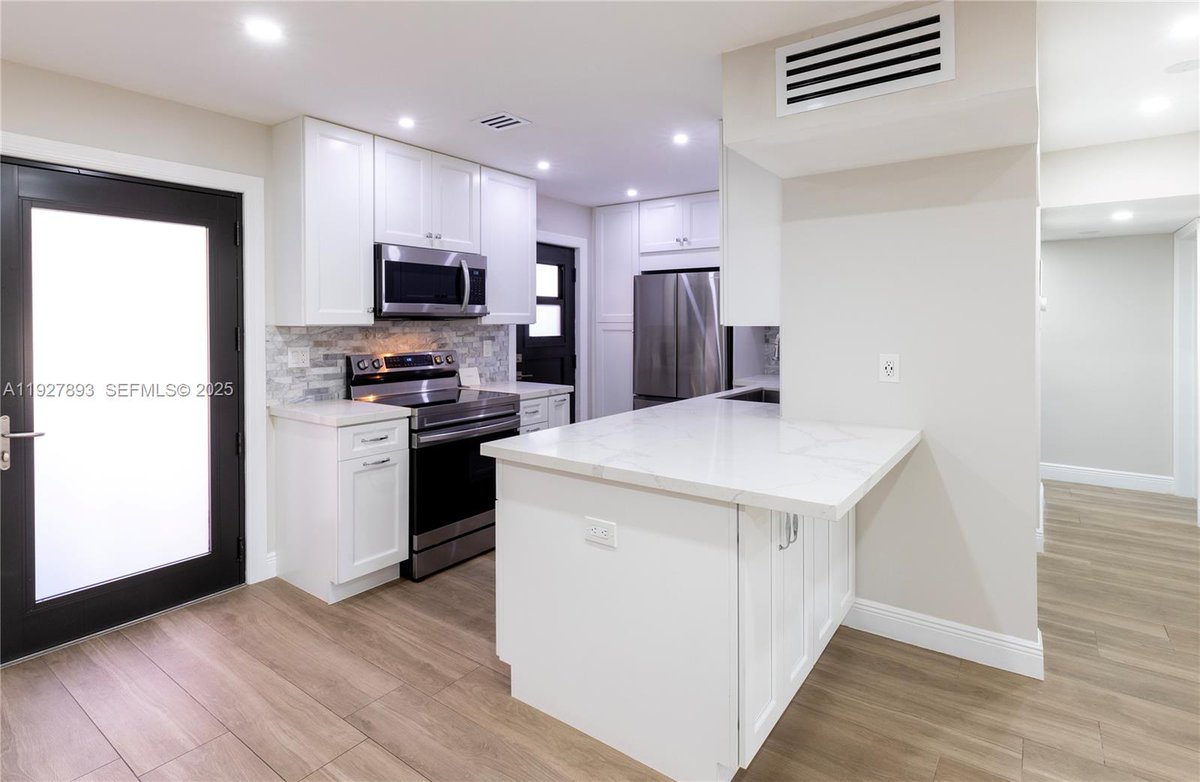 Hioigllc's tweet image. 📅 OPEN HOUSE | ⏰ Sat, Feb 07, 2026 12:15 PM - 02:00 PM

🏠 6855 Edgewater Dr #1DS, Coral Gables, FL 33133

holeinoneinvestmentsgroup.com/2026/02/04/act…