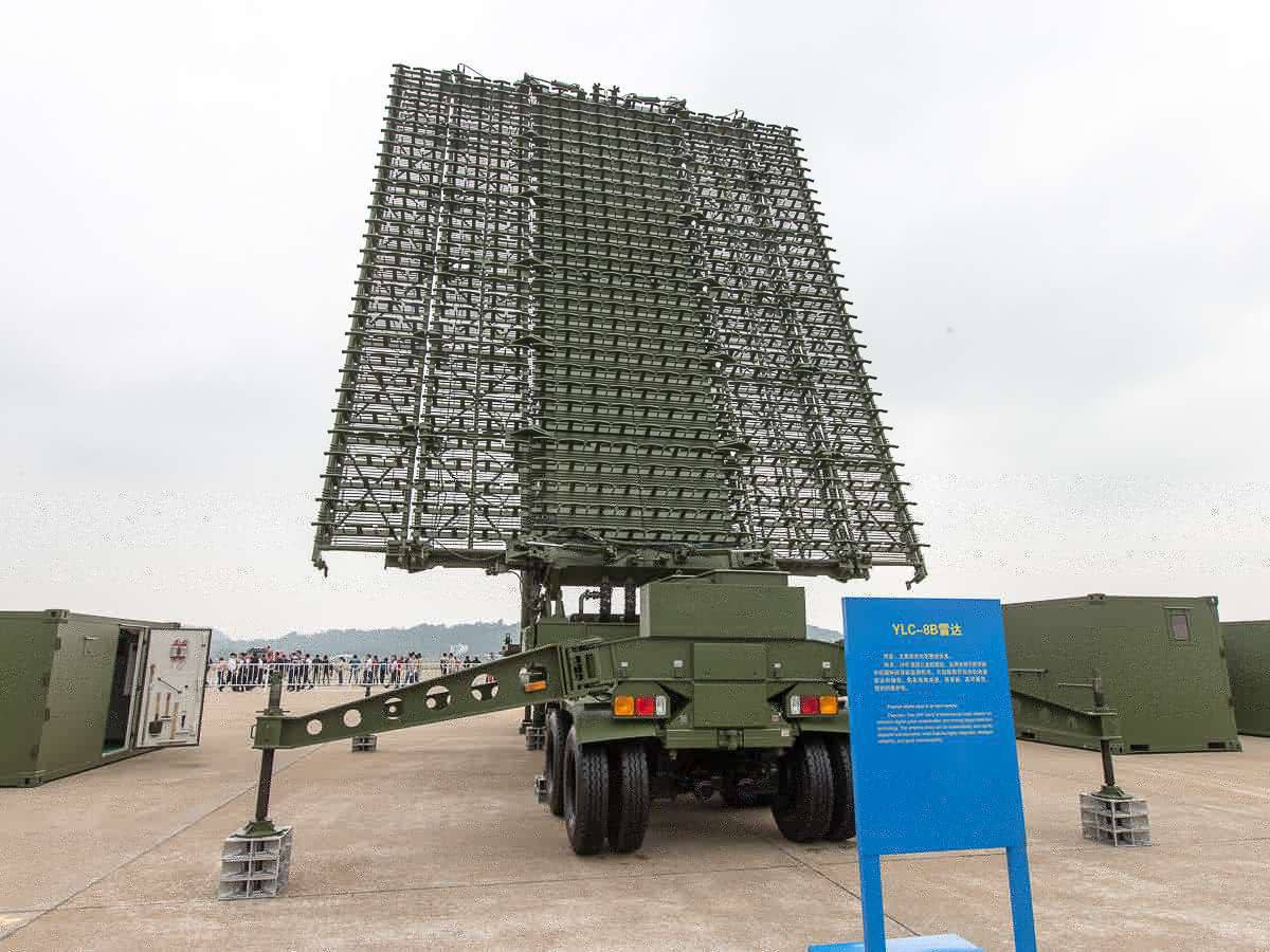 🇨🇳 🇮🇷 It is reported that China has transferred several strategic three-dimensional YLC-8B radars with a detection range of up to 700 kilometers to Iran.
 In normal mode, this radar is capable of detecting and simultaneously tracking a large number of different targets at a