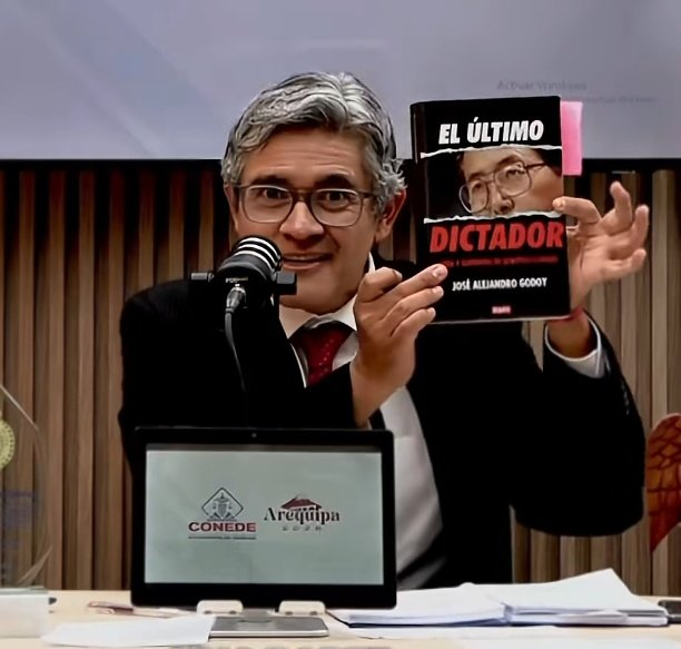 ¿Ya expulsaron del Ministerio Público a este payaso?