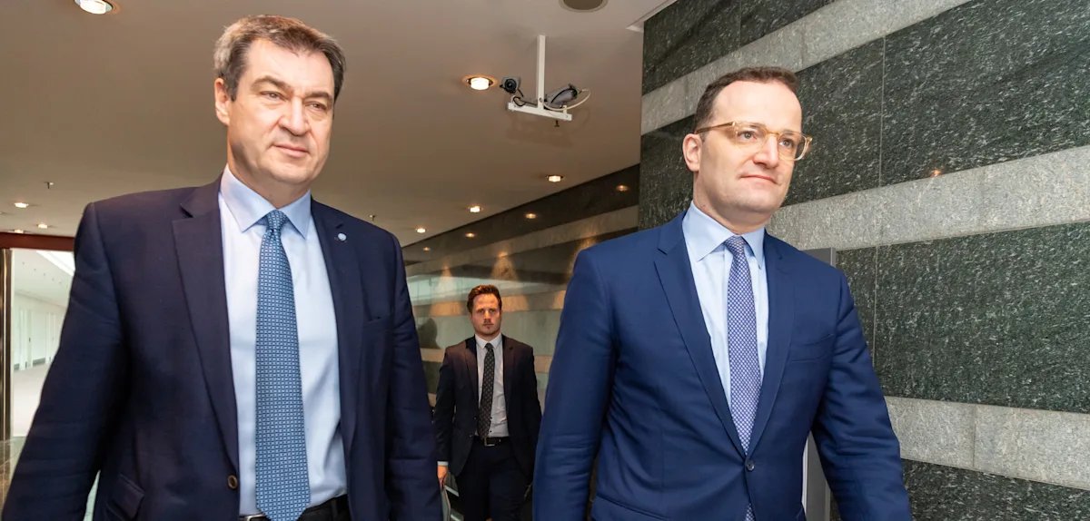 Vom Unterschied zwischen Informatikern und Politikern

Ich komme nur mit sehr wenigen Politikern klar und habe mir überlegt, woran das liegt.

Der fundamentale Unterschied liegt in der Herangehensweise:
- Der Politiker will Probleme nicht lösen, er will sie managen und für seine