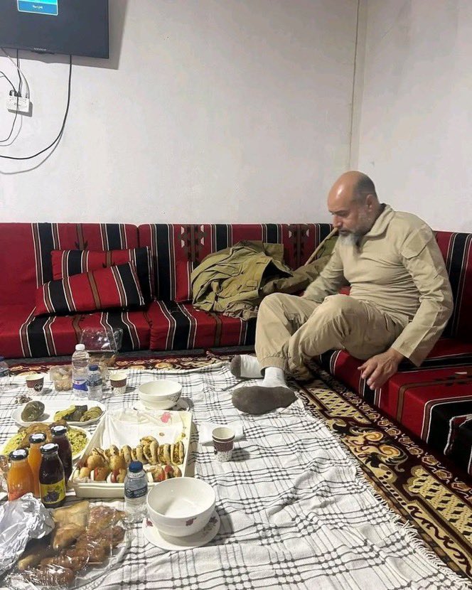 ♦️" للوفاء سيف الإسلام وللخيانة نماذج "

سيف الإسلام القذافي قضى 15 سنة داخل ليبيا ، لم يضر مواطنًا، ولم يقترب من أحد ، ولم يفعل شيئًا لمصلحته يلحق الأذى بالشعب ، خلال هذه الفترة ، كان بعيدًا عن الدماء وعن المتاجرة بالفوضى ، كان همه الوحيد المصالحة الوطنية، حيث كان يعمل على توحيد