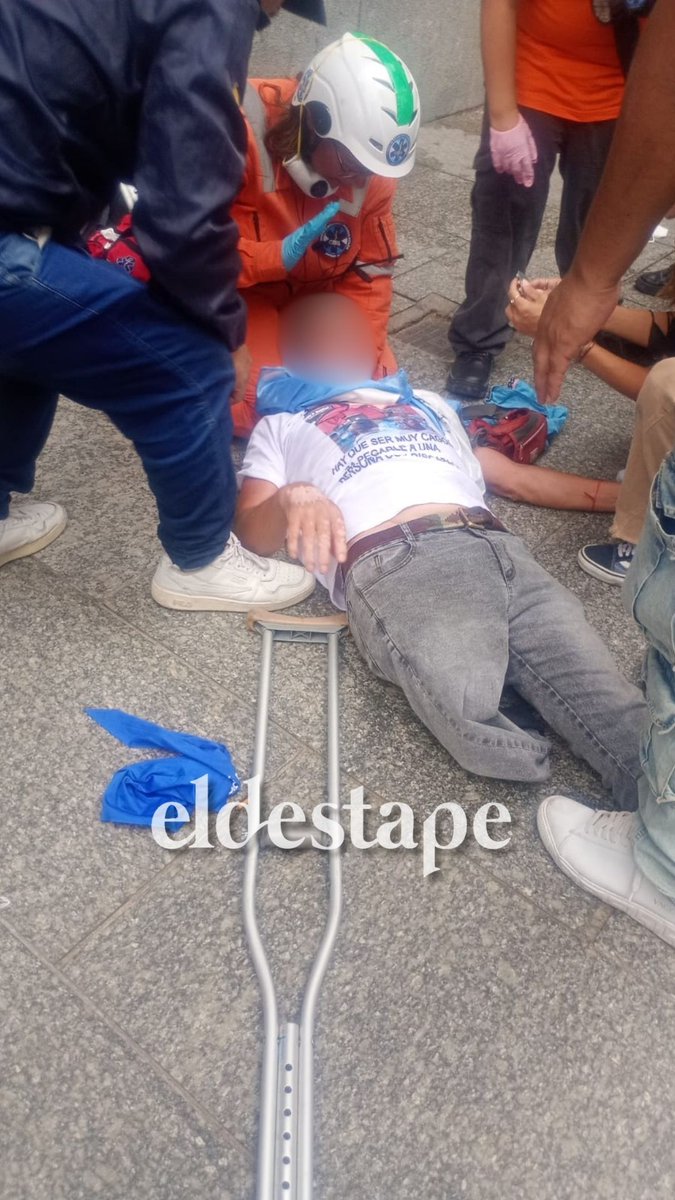 🔴Represión en el Congreso | Después de ser gaseado por la Policía, un hombre con discapacidad terminó convulsionando.