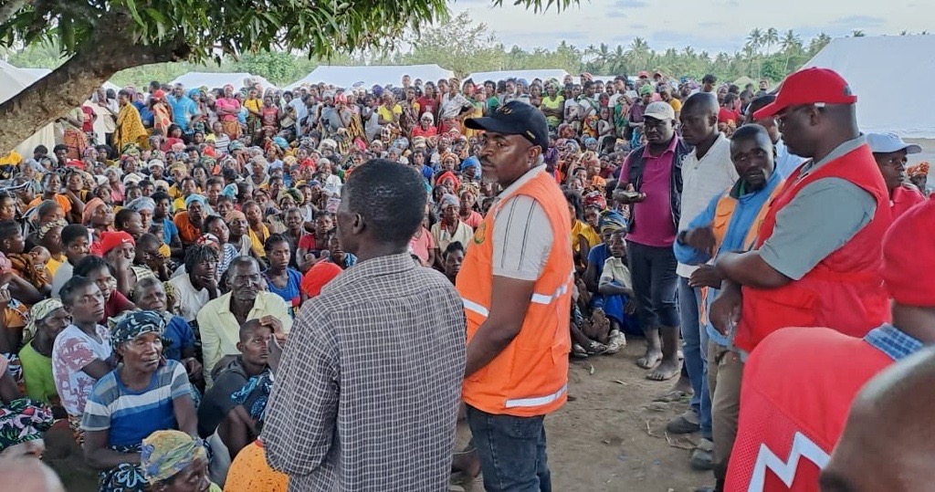 .<a href="/CruzVermelhaMOZ/">Cruz Vermelha de Moçambique</a> distributing govt early warning messages in Zambezia as part of early action protocol for #floods activated in late Dec; emergency appeal worth 7m CHF now issued; <a href="/IFRC_DREF/">IFRC-DREF</a> adds #SouthAfrica to list of flood-affected countries assisted - bit.ly/3Mc98mn
