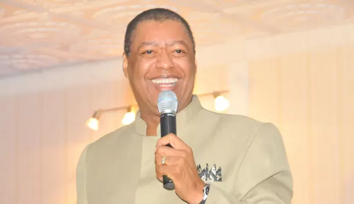 usa_naija's tweet photo. Renowned American gospel singer, worship leader and pastor Ron Kenoly has died at the age of 81. His death was confirmed on Tuesday, February 3, 2026, triggering an outpouring of tributes from Christian music communities and worship leaders 

https://t.co/KK2qB52Oi0 https://t.co/e8LaVaO5ve
